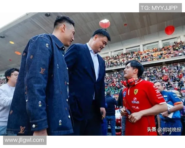 街头偶遇姚明的那一刻让我感受到篮球的魅力与巨人的温暖