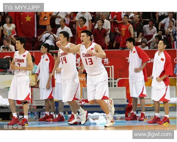 姚明与华莱士的对决引发热议篮球界的传奇时刻再现