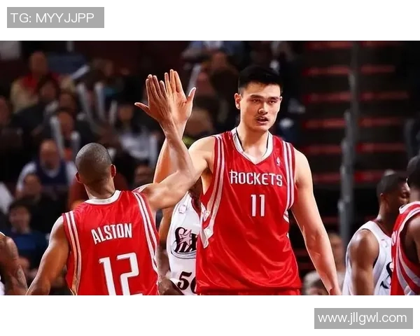 姚明独特风格的NBA外套展现篮球巨星的时尚魅力与个性选择