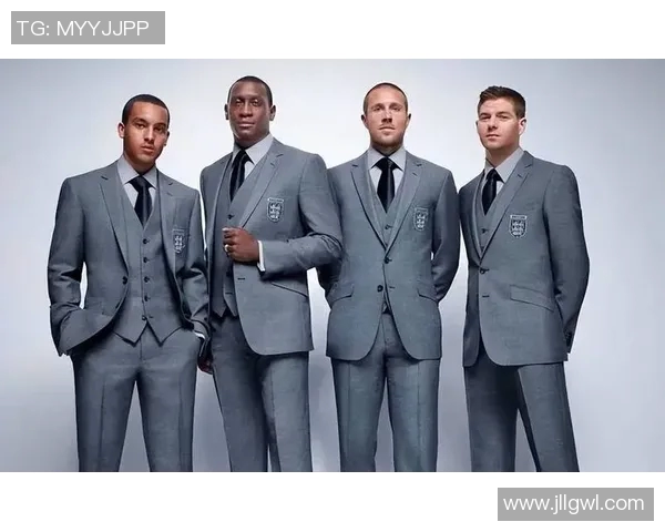 足球明星身穿黑西服的神秘身份揭晓引发热议