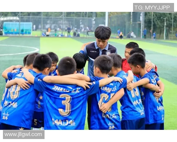 控球技巧卓越的足球明星们如何在赛场上展现非凡魅力与实力