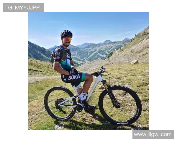 骑公路车的足球明星们如何在赛场外追寻速度与激情的完美结合 骑公路车的足球明星们如何在赛场外追寻速度与激情的完美结合
