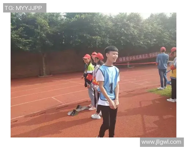 32号篮球明星背影的故事与荣耀展现了奋斗与梦想的力量 32号篮球明星背影的故事与荣耀展现了奋斗与梦想的力量